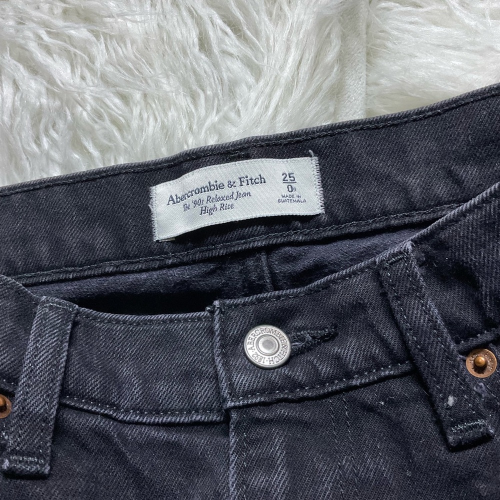 Abercrombie The 90’s Relaxed‎ High Rise Jeans - Picture 2 of 4